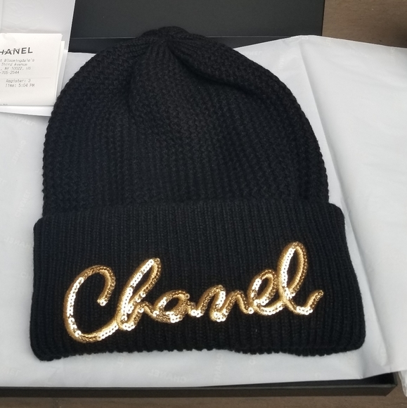 CHANEL Navy Cashmere Beanie — MOSS Designer Consignment